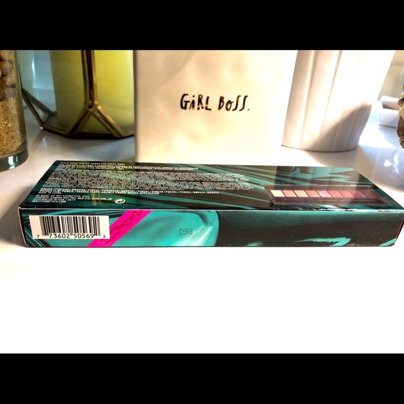 💎NIB SOLD OUT!! 💖SHINY PRETTY THINGS EYE PALETTE ($141 VALUE) 👁 - Picture 7 of 7